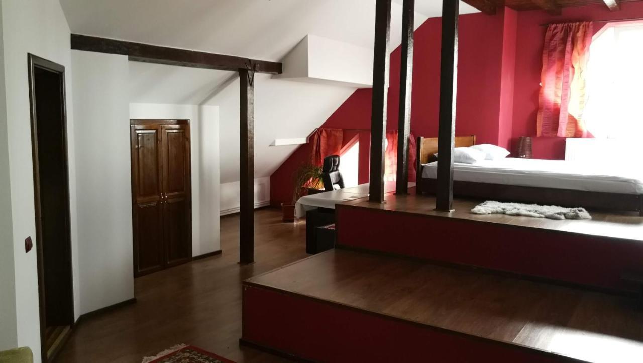 Rîşnov Pension Casa Contelui מראה חיצוני תמונה