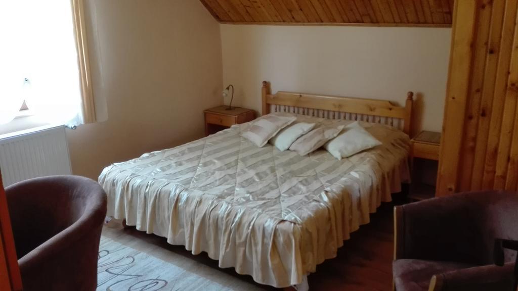 Rîşnov Pension Casa Contelui מראה חיצוני תמונה